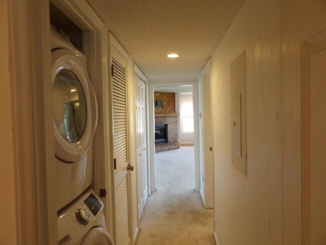 Building Photo - 4230 Pinehurst Cir
