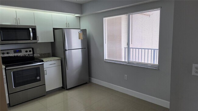 Building Photo - 1650 SW 124th Terrace