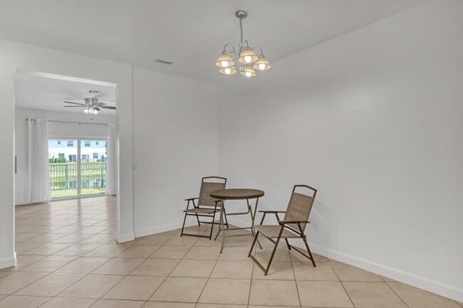 Building Photo - 5325 Ashley River Rd