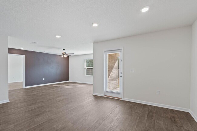 Building Photo - 1047 Limpkin St