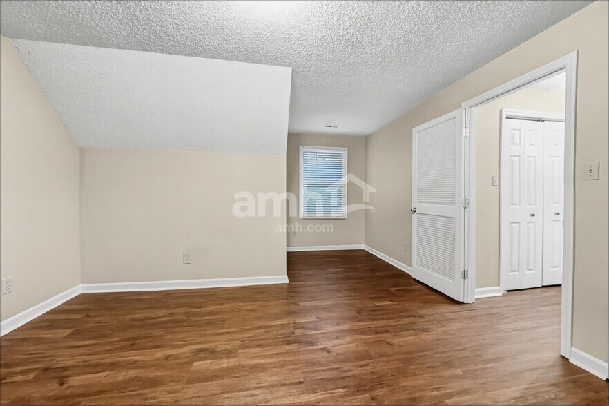 Building Photo - 1517 Autumn Ridge Dr