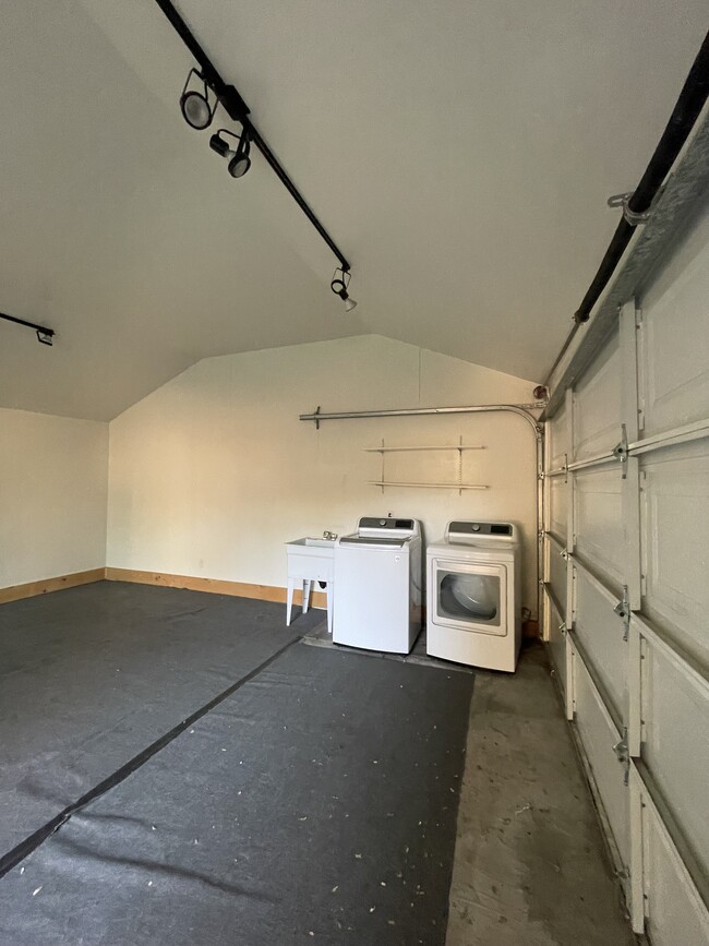 Washer/dryer/extra fridge included - 2542 Kelton Ave