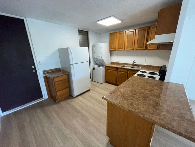 Building Photo - "Cathedral Point" Spacious Ground-Floor 1-...