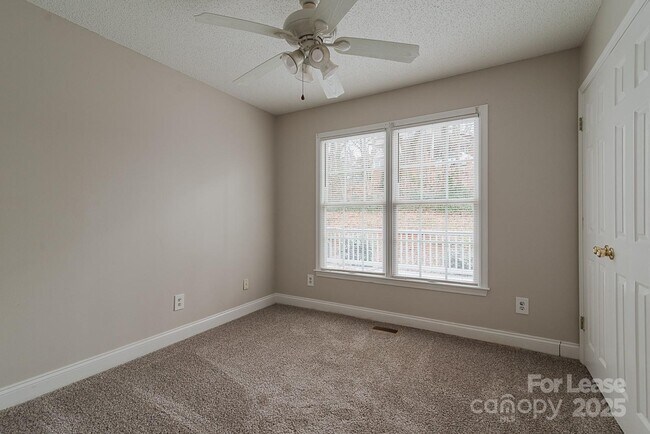 Building Photo - 850 Athenian Dr