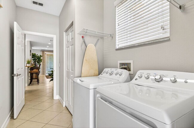 Building Photo - Furnished Rental