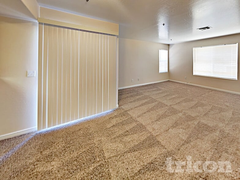 Building Photo - 510 N Alma School Rd