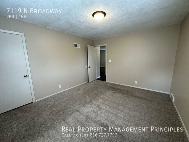 Building Photo - Spacious, updated, 2 Bedroom, 1 Bathroom T...