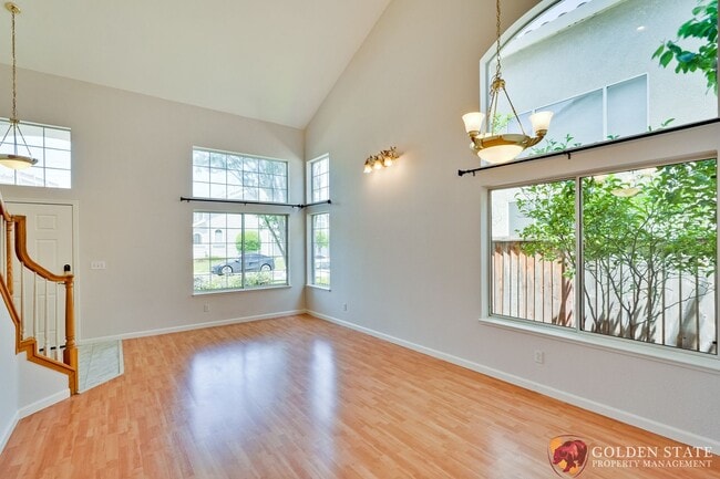 Building Photo - Comfort & Convenience in Santa Clara – Fre...