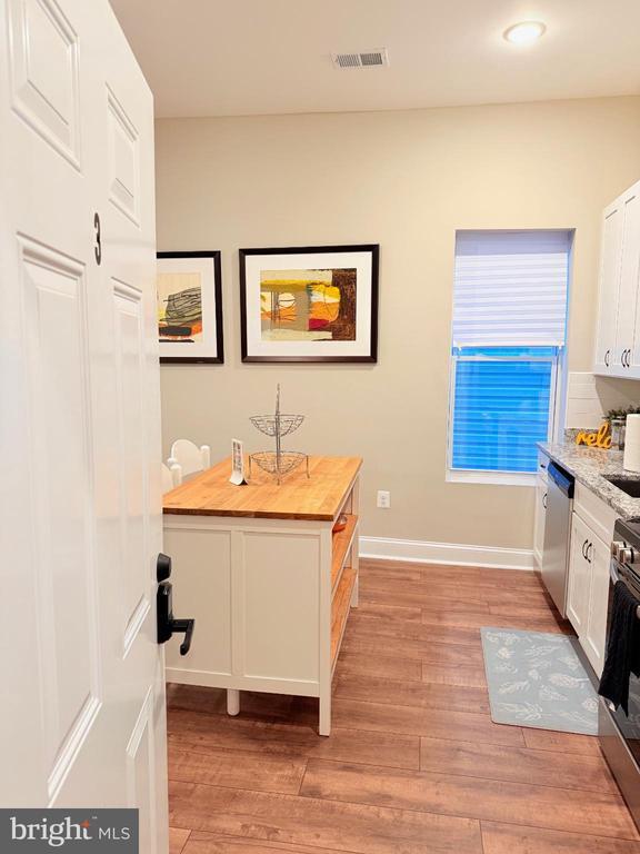 Building Photo - 3429 Chestnut Ave