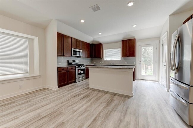 Building Photo - 1328 Kneehigh Ln