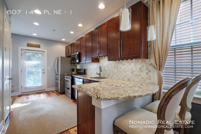 Building Photo - 607 14th Pl NE