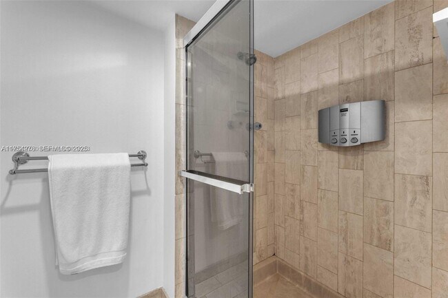 Building Photo - 1717 N Bayshore Dr