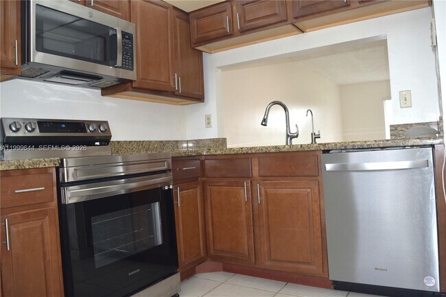 Building Photo - 10013 Winding Lake Rd