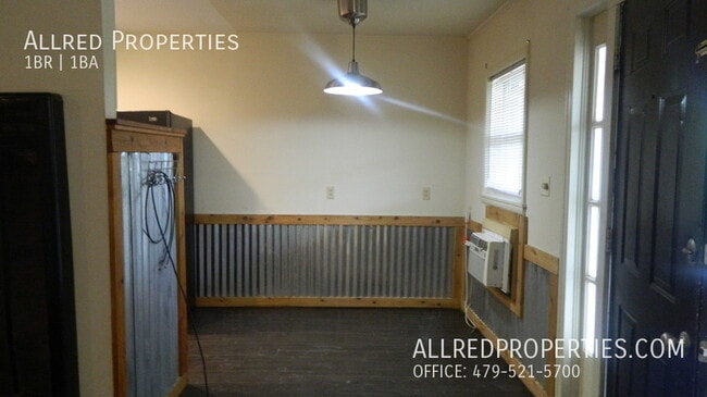 Building Photo - 621 N Leverett Ave