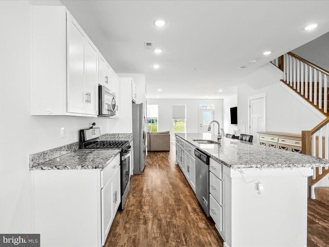 Building Photo - 404 Waverley Dr