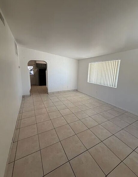 Building Photo - 419 E Alturas St