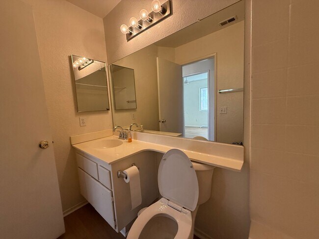 Building Photo - Victorville- Refurbished 2 Bedrooms 2 Bathrooms, New Laminate Floors