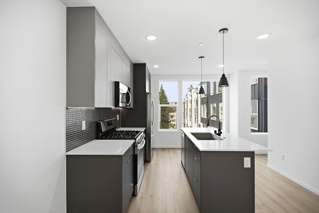 Building Photo - 12512 C 35th Ave NE