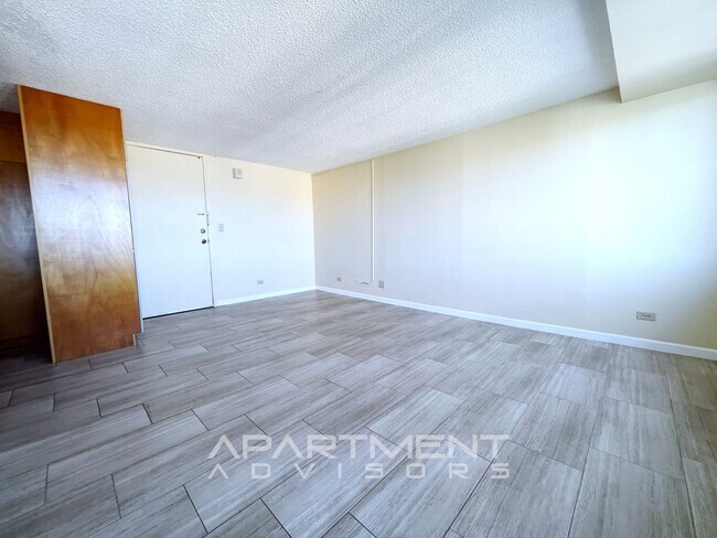 Building Photo - Five Regents Condominium