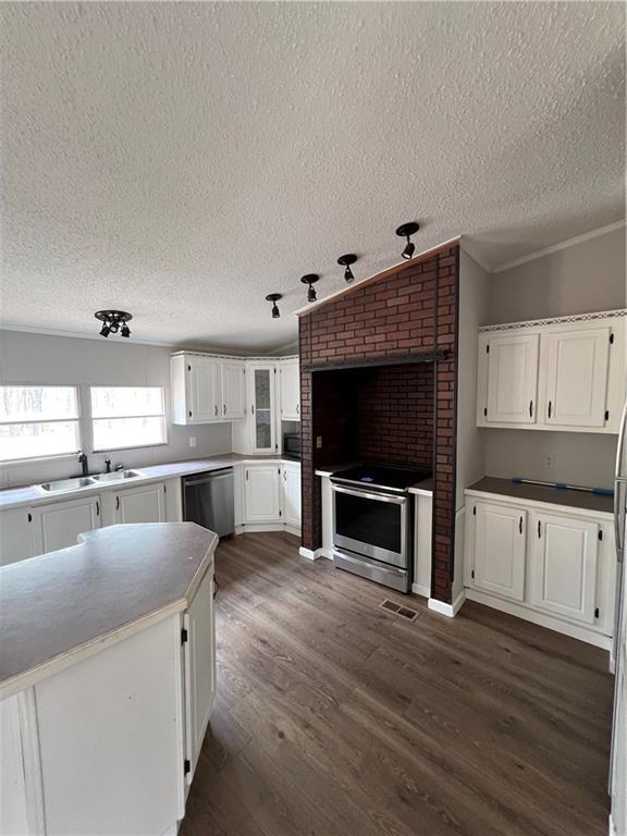 Building Photo - 465 Redwood Dr