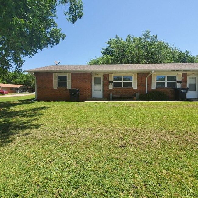 Building Photo - 2429 N Market Ave