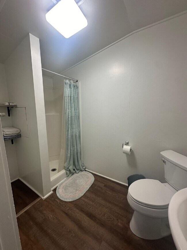 Building Photo - Salem Charm!