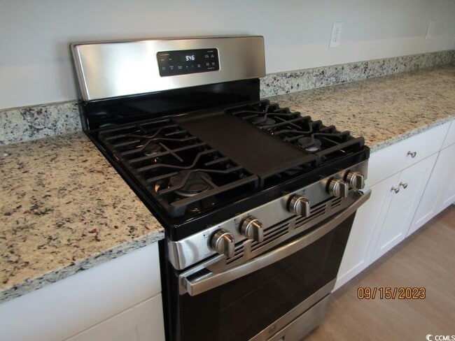 Building Photo - 905 Vernal Pl