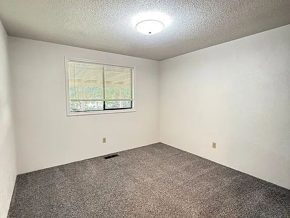 Building Photo - 530 Golf View Dr