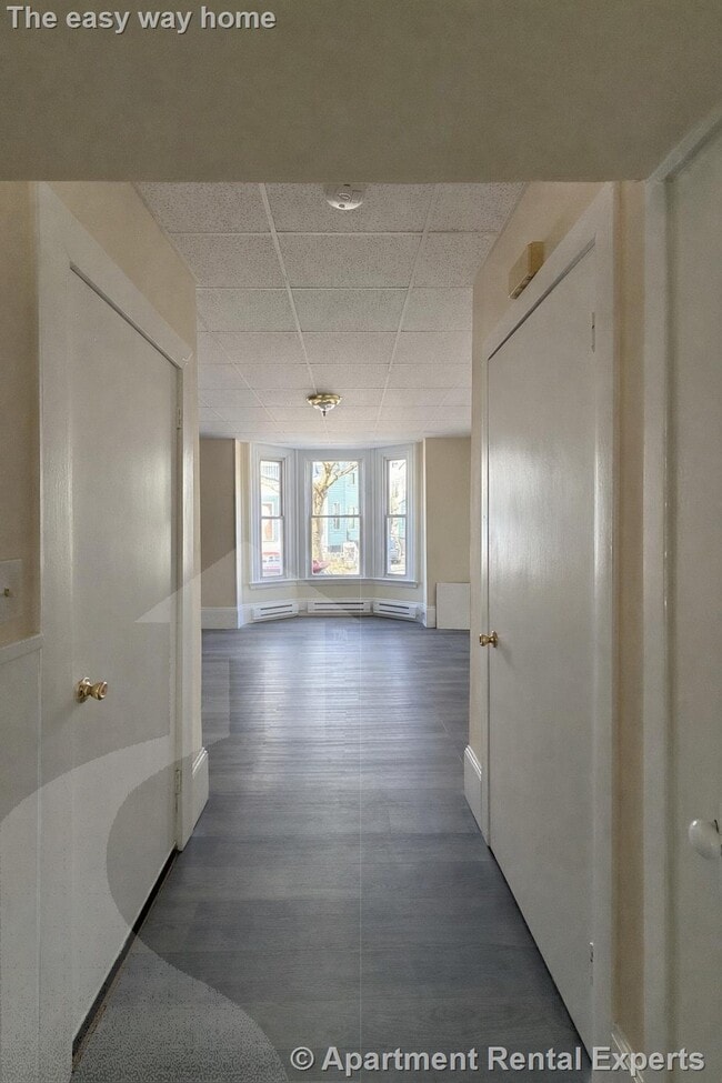 Building Photo - 9 School St