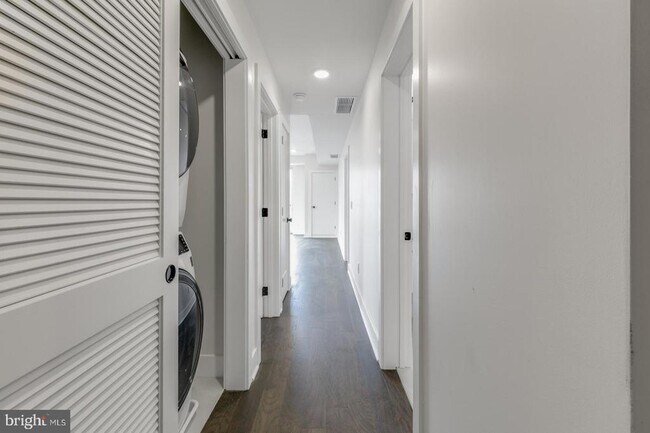 Building Photo - 1868 Frankford Ave