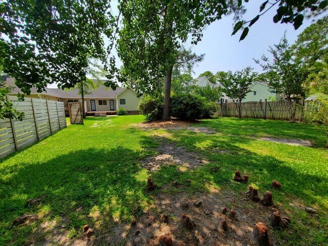 Building Photo - 7517 Lost Tree Rd