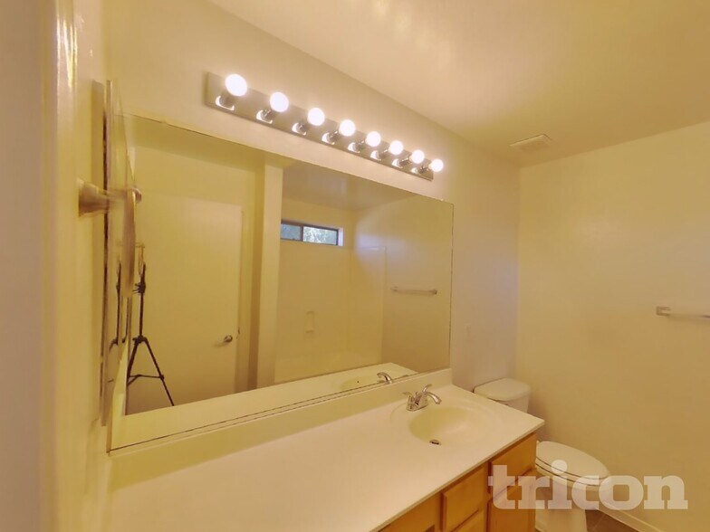Building Photo - 8520 W Sonora St