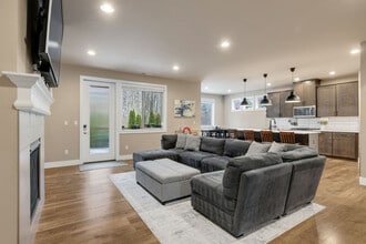 Building Photo - 868 Chelan Ave NE