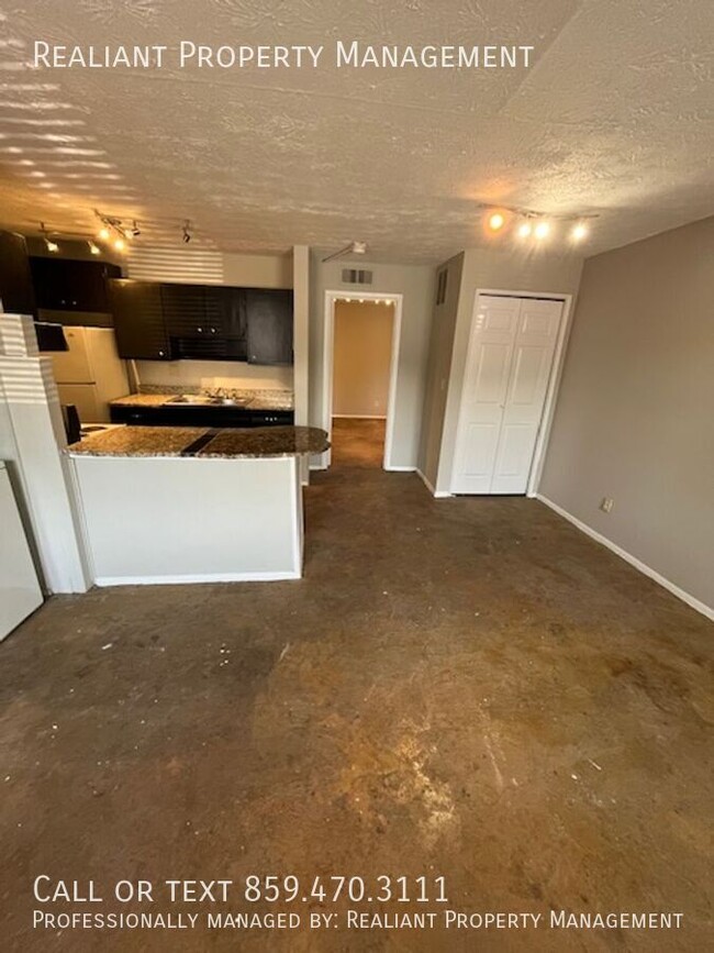 Building Photo - 468 N. Limestone-9
