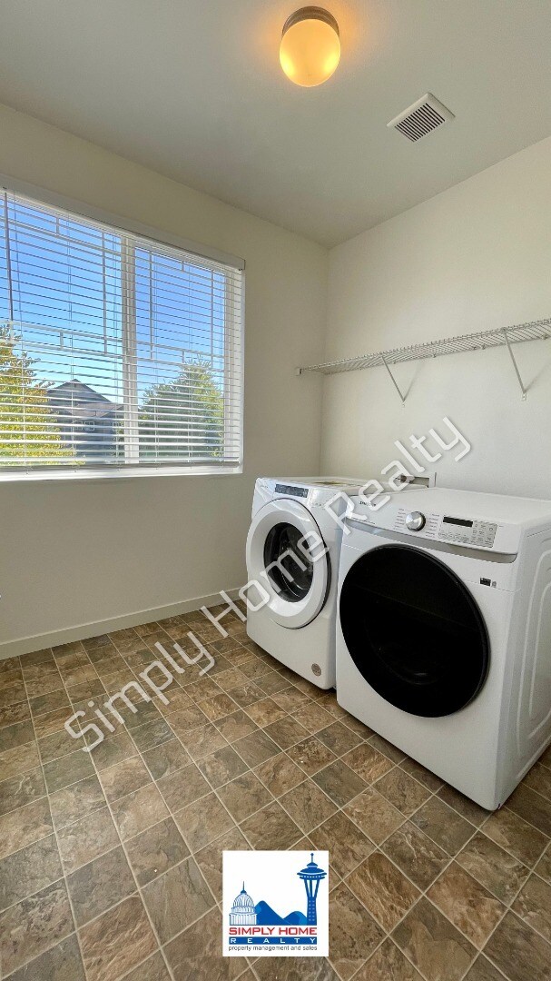Building Photo - Welcome to Your 4-Bedroom Dream Home!??