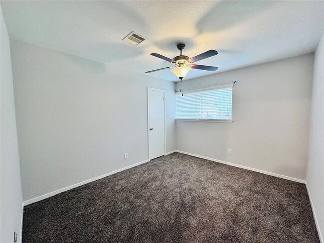 Building Photo - 3934 Thistlewood Dr