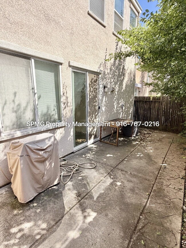 Building Photo - Beautifully Maintained 3 Bed / 2.5 Bath Home in South Natomas — New Appliances & Community Amenit...