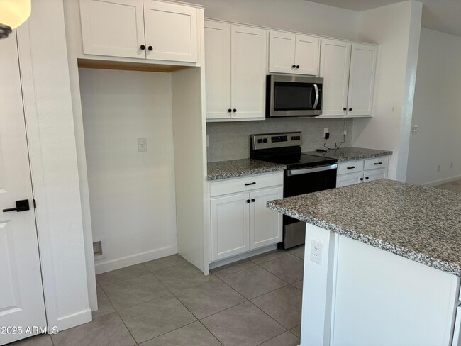 Building Photo - 16878 W Diana Ave