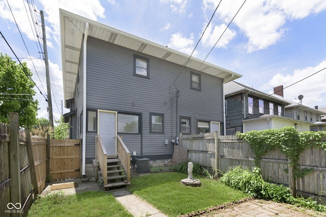 Building Photo - 1432 Sturm Ave