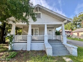 Building Photo - 1050 8th St W