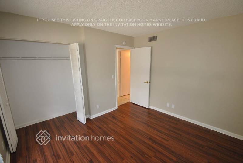Building Photo - 427 Bracken Wood Ln N