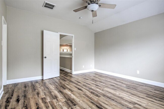 Building Photo - 518 Cedar Branch Dr