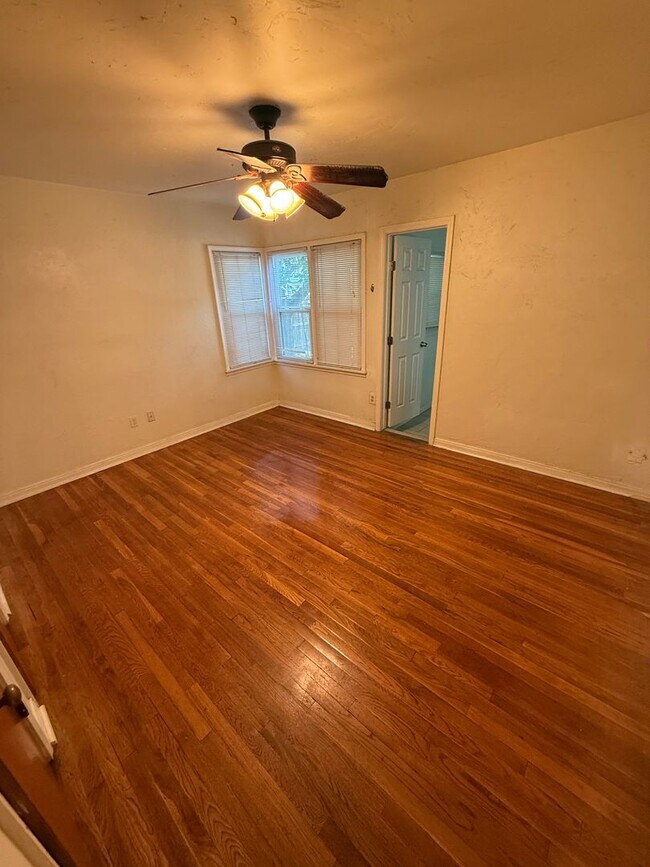 Building Photo - Pre Leasing for Fall 2026! 3/2 in Tech Terrace