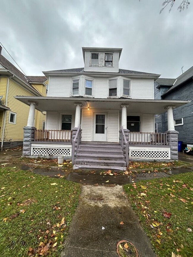 Primary Photo - Charming 3-Bedroom Home with Great Space /...