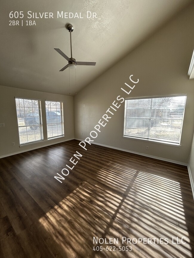 Building Photo - 605 Silver Medal Dr