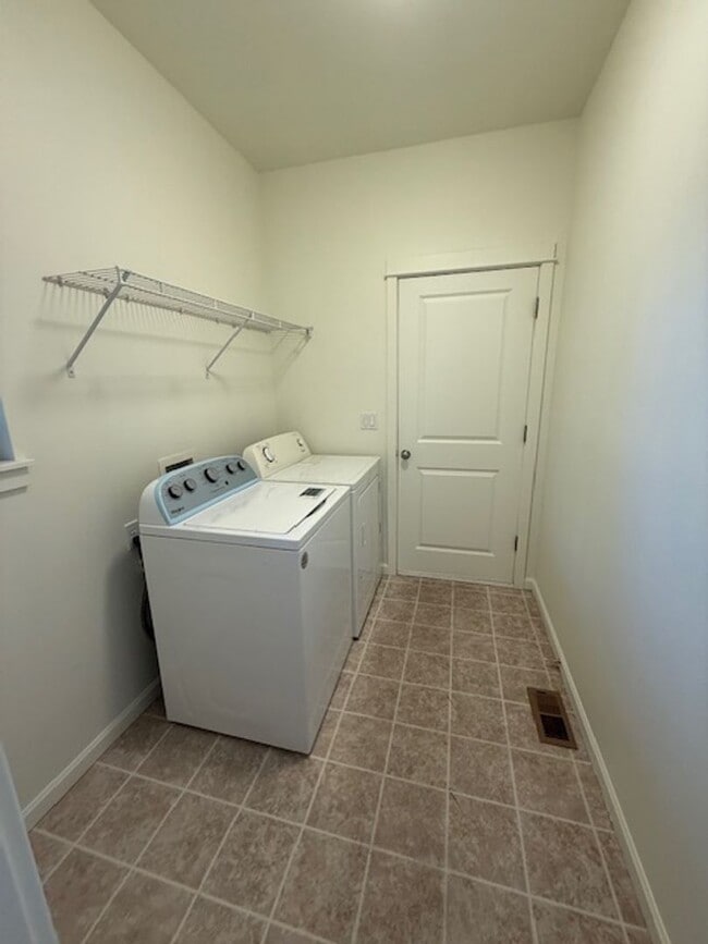 Building Photo - Lovely Corner Lot 3 Bedroom home with Land...
