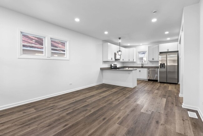 Building Photo - 867 Church Rd