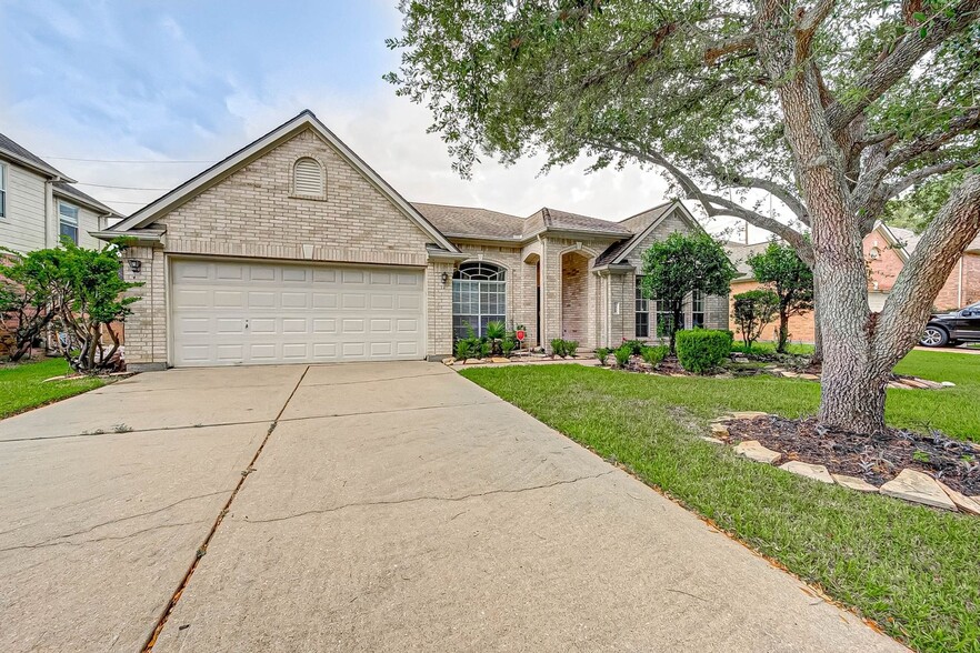 Building Photo - 1410 Greenway Village Dr