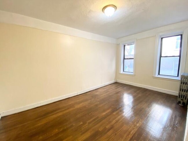 Building Photo - 1 bedroom in BRONX NY 10463