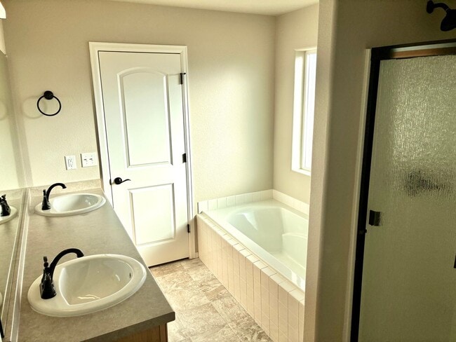 Building Photo - Beautiful 4 Bed/3 Bath West Greeley Home – Spacious Lot & Great Location!